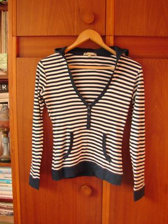 Pásikavé "námornícke" tričko s kapucňou, just play,m