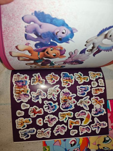 My little pony domček+ koníky+ zošity,