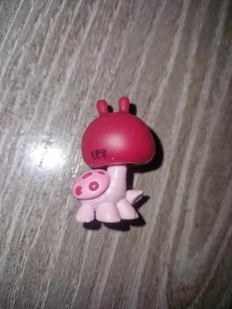 Littlest pet shop lienka, 