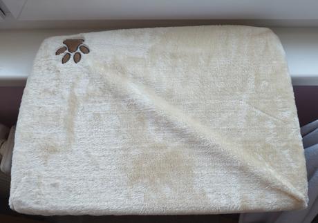 Parapetove lezadlo pre macku plus hracka gratis, 