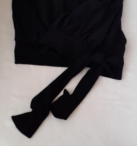 Elegantný čierny top, univerzálna veľkosť,