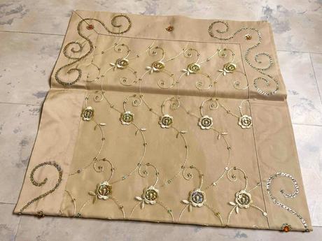 Luxusný sviatočný obrus 100 x 50 cm,