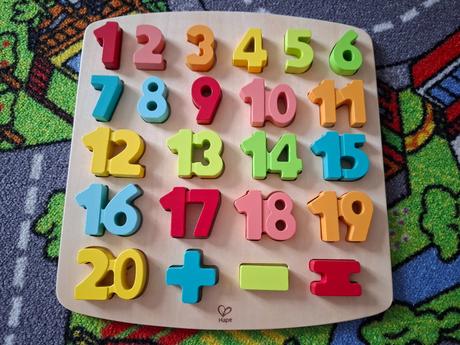 Hape vkladačka čísla,