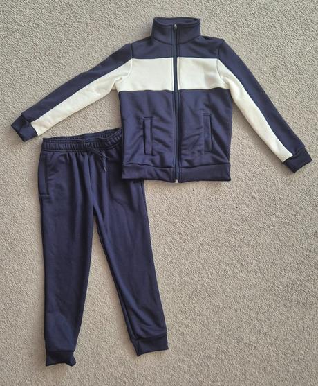 Teplákova suprava, veľkosť 110, top stav, 110