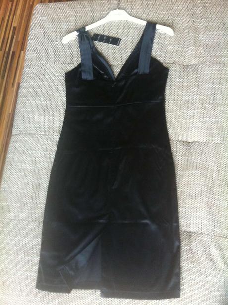 Cierne saty nenosene, s