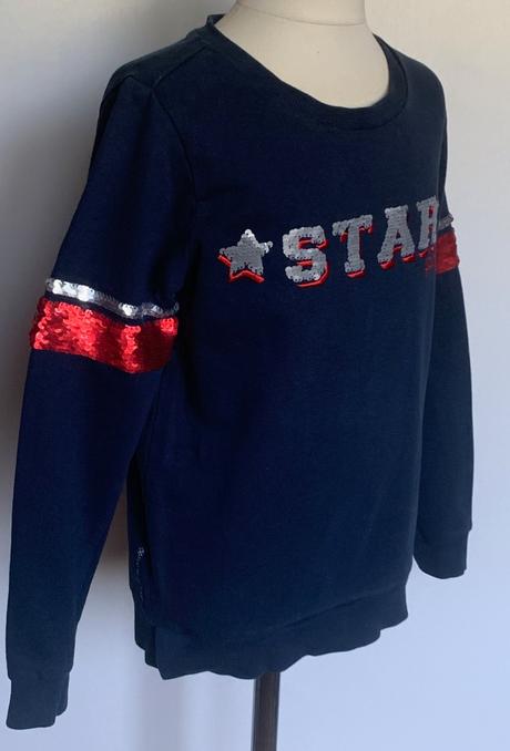 We mikina s nápisom star, 134