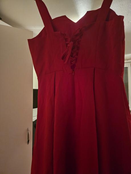 Dlhé šaty na nízku postavu, s