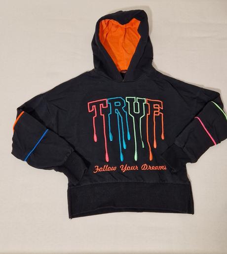 Čierna mikina s kapucňou s neonovym nápisom, 122