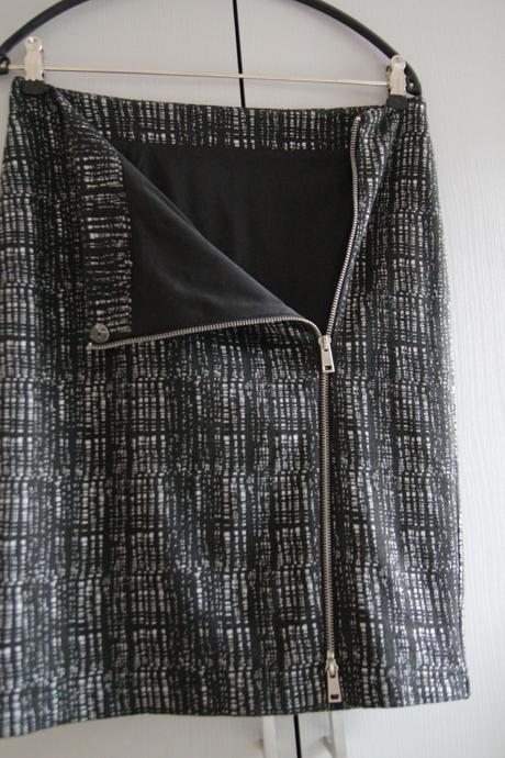Čierno biela sukňa so zipsom l, l