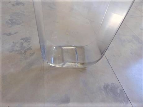 Váza z hrubého skla,