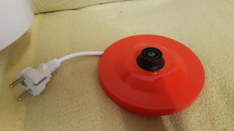 Predám rýchlovarnú kanvicu., 