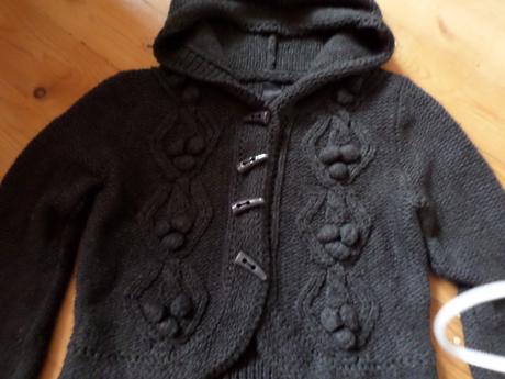 Svetrík s kapucňou, e-vie,38