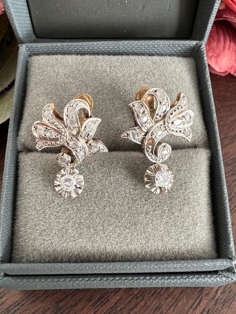 Nausnice 18k zlato , diamanty a biele zafiry, 