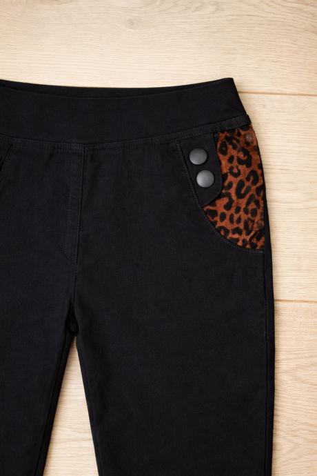 Dámske čierne elastické nohavice s leopardím detai, m