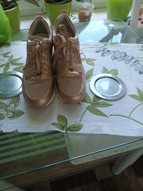 Predám dámske pekné botasky nive, ahinsa,38