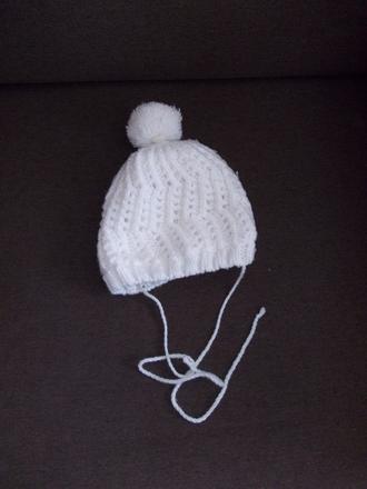 Čiapka biela 110/116, lupilu,110