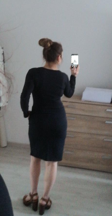 Šaty s nášivkami, s