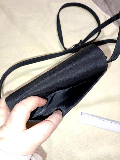 Menšia dámska priestranná kabelka, 