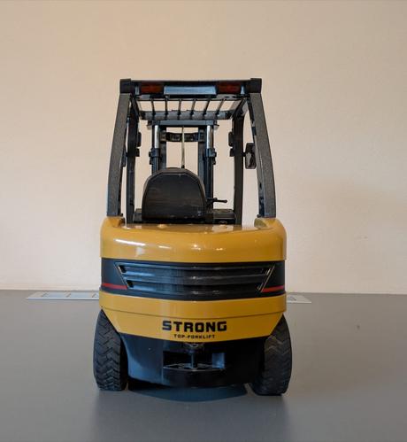 Rc kovový vysokozdvižný vozík hn577 na diaľkové,