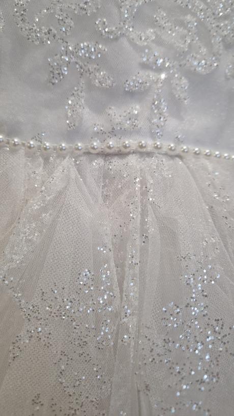 Šaty na primanie, 152