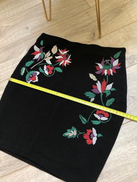 Damska /dievčenská čierna sukna, amisu,m