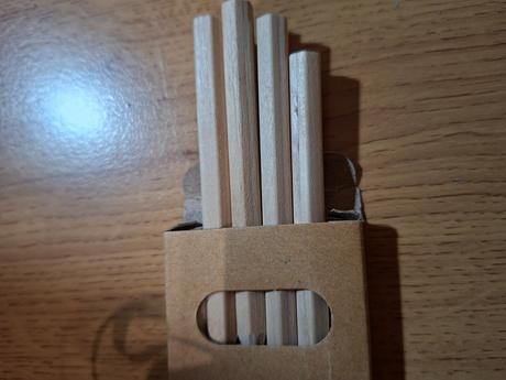 Rôzne pomôcky pre deti na tvorenie a zábavu,