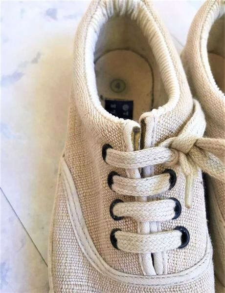 Ľanové tenisky, 37