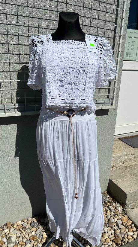 Čipkovaná blúzka a sukňa, 