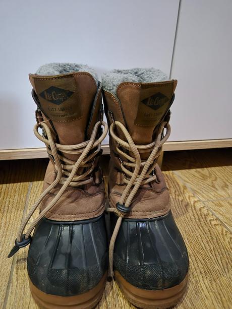 Snehule, lee cooper,32