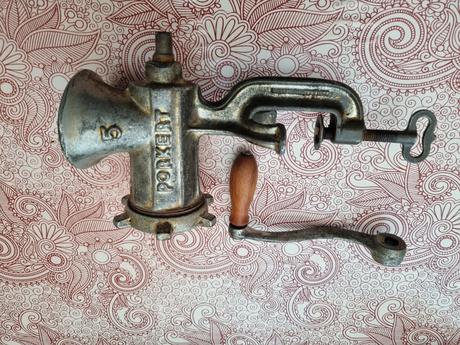 Mlyncek na maso retro,