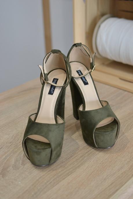 Khaki sandále 37, 37