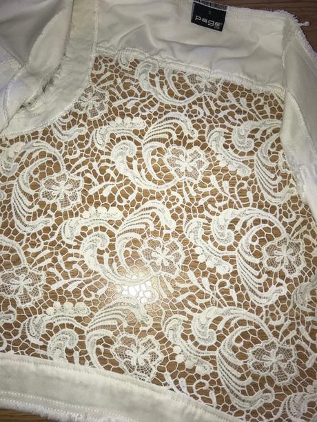 Biela vesta s čipkou, gate,s