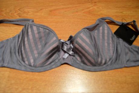 Dámska luxusná podprsenka výborný strih, 70c - 90d