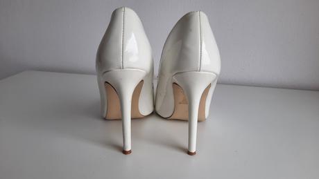 Biele lesklé lodičky, 38