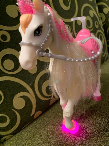 Barbie s interaktívnym koňom, 