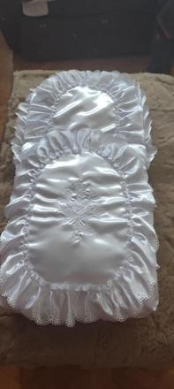 Saténová perinka ku krstu, 