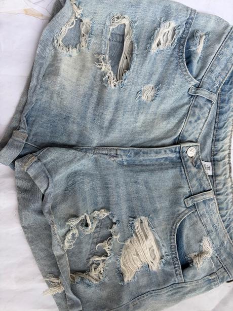 Hm trhane dzinsove kratase sortky, h&m,40