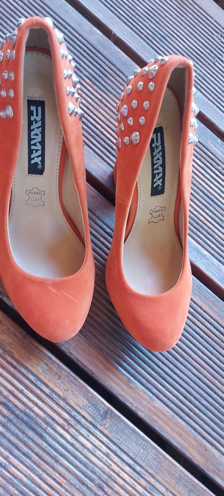 Sexi botky s vybíjanými doplnkami, 36