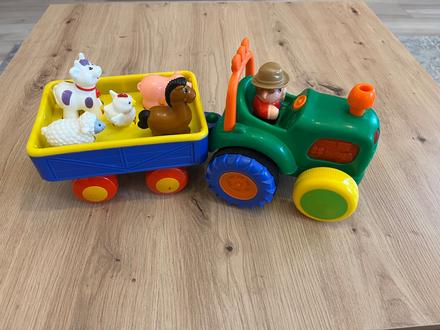 Hrajúci traktor so zvieratkami, 