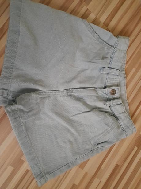 Dievčenské kraťasy, 146