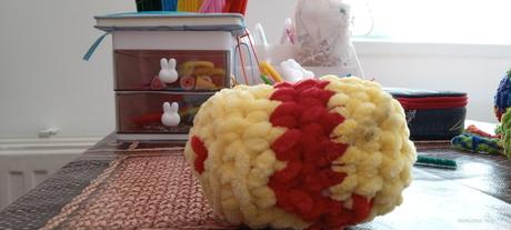 Červeno- žĺtka včela, 