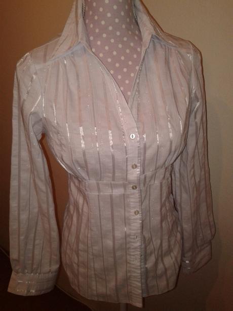 Biela blúzka s lesklými pásikmi veľ. s, s