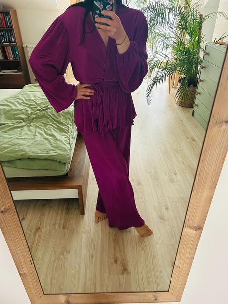 Nádherný plisovaný komplet značky greenapple, 