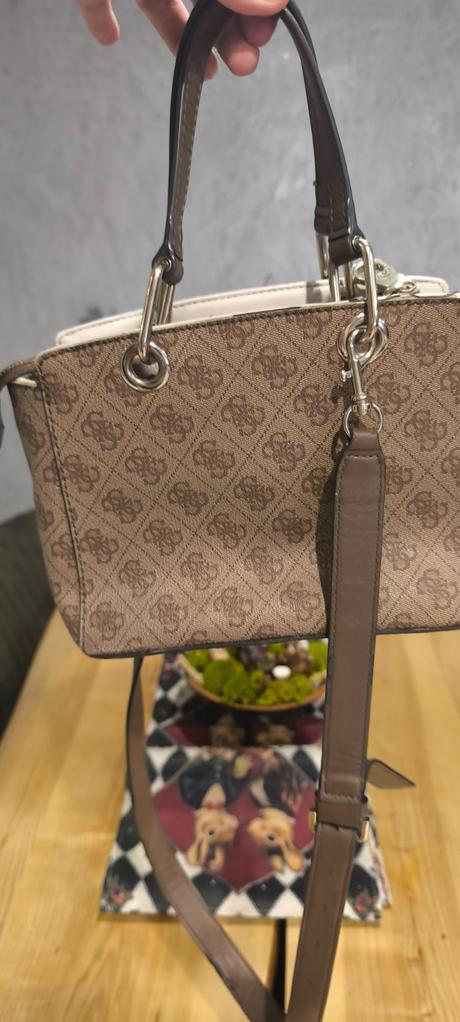 Kabelka guess, guess