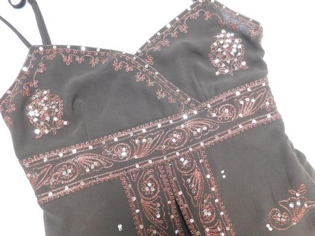 Velmi pekne šaty, 34