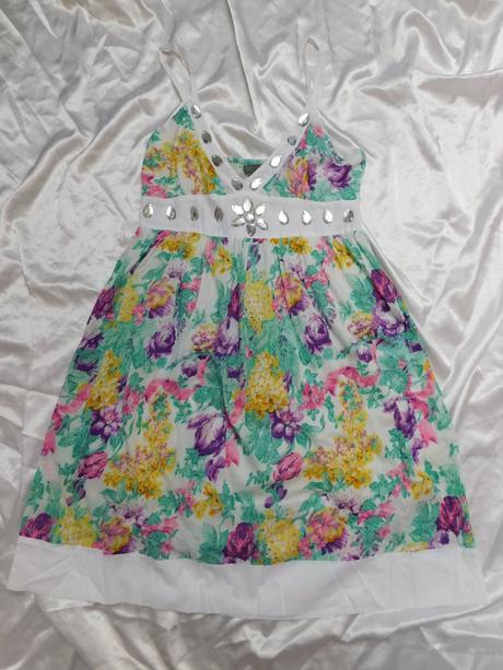 Velmi pekne letne šaty, 40 / l