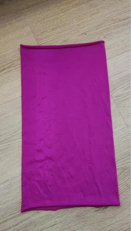 Ružový nákrčník, 