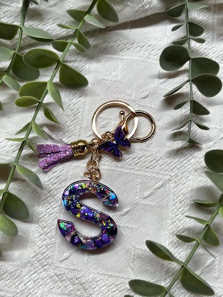 Ručne vyrobené živicové kľúčenky, 