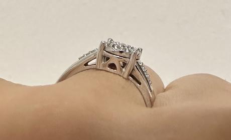 Prsteň z bieleho zlata 14k s diamantmi zn. izlato,