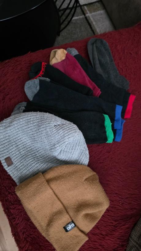 Ponozky 50ks rozne č.39/42 ,2 ciapky ,5 gatiek, 39